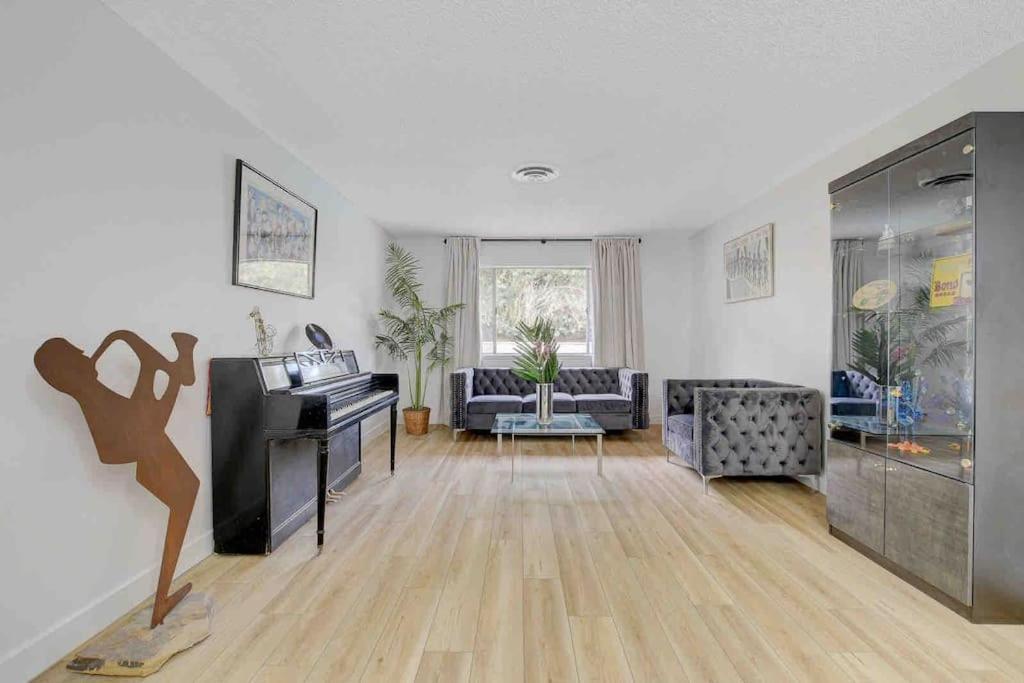 Resort Style 4 Bedroom House With Pool Minutes From Strip Λας Βέγκας Εξωτερικό φωτογραφία